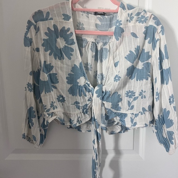 Floral Blue Tie-Front Crop Top Size Medium - Picture 4 of 8